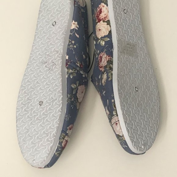 Floral Fresh Slip-on Shoes - Picture 8 of 8